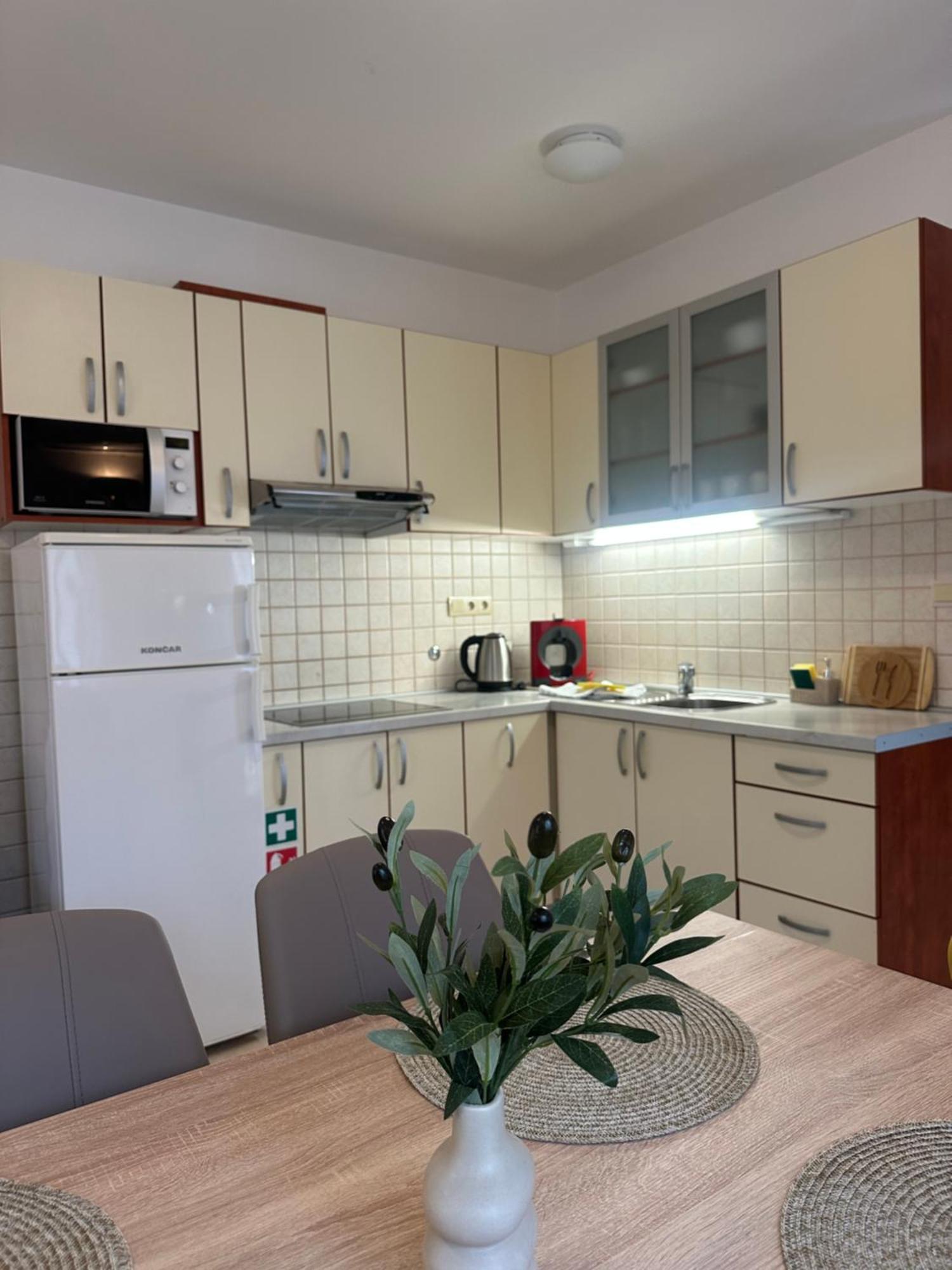 Apartmani Samec Novalja Exterior foto