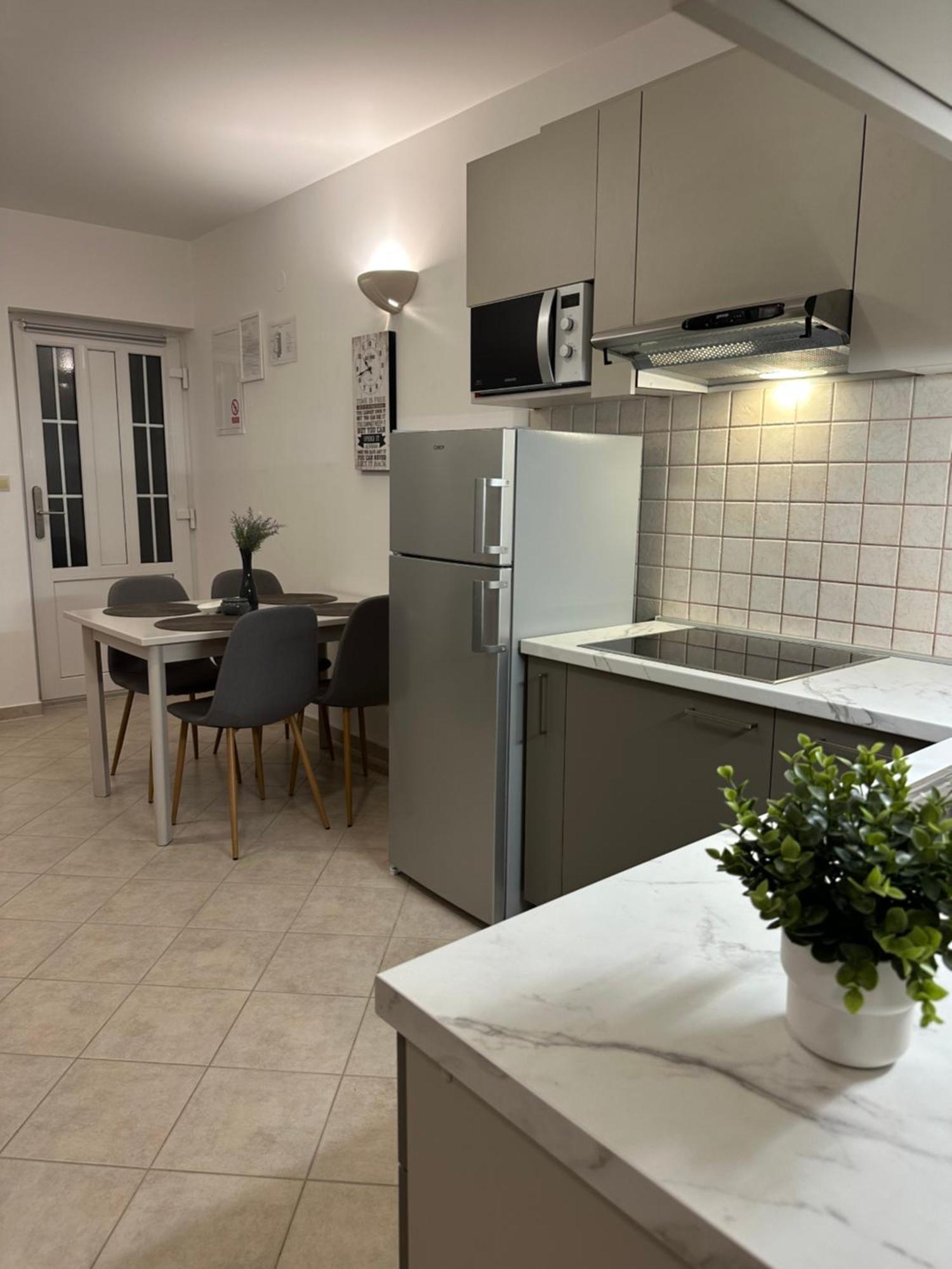 Apartmani Samec Novalja Exterior foto