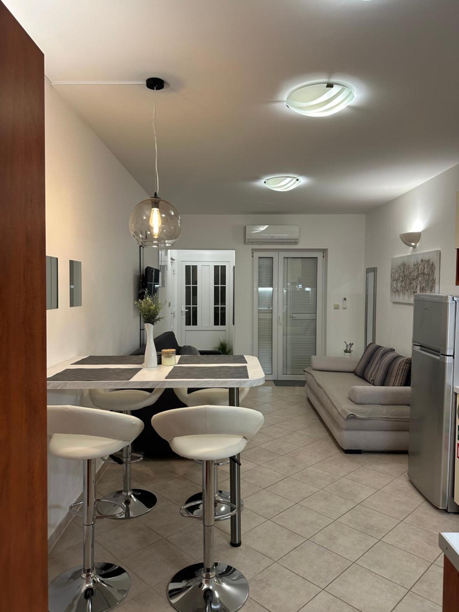 Apartmani Samec Novalja Exterior foto